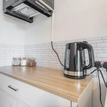 Private Room 6 With Kitchenette By Cb Stays No Minimum Stays Cambridge  Exterior photo