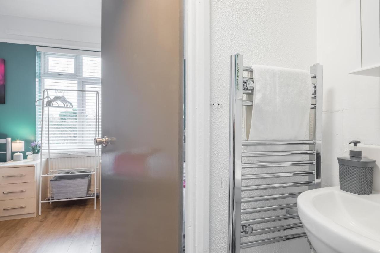 Private 6 With Kitchenette By Cb No Minimum Apartment *