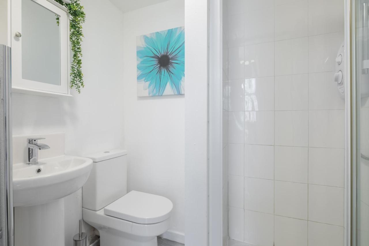 Private 6 With Kitchenette By Cb No Minimum